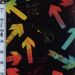 Mangefarvede pile p sort baggrund - bred batik